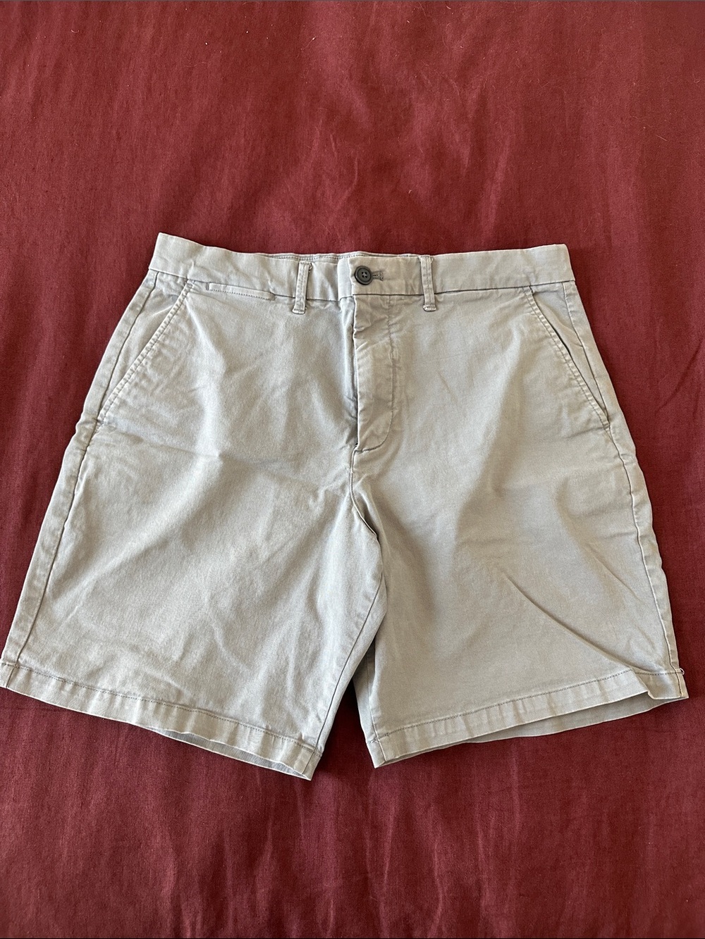 GAP Men's Light Grey Flat Front Khaki Shorts